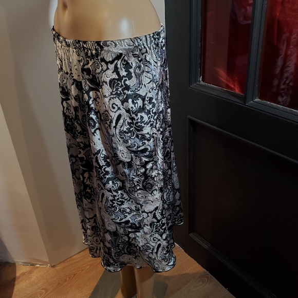 Simon's Metallic Velvet Skirt - Picture 2 of 5